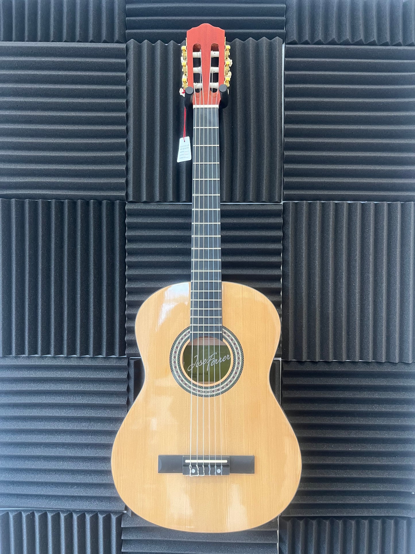 Children's Student Guitar. Soft strings and easy playability (3/4 size)