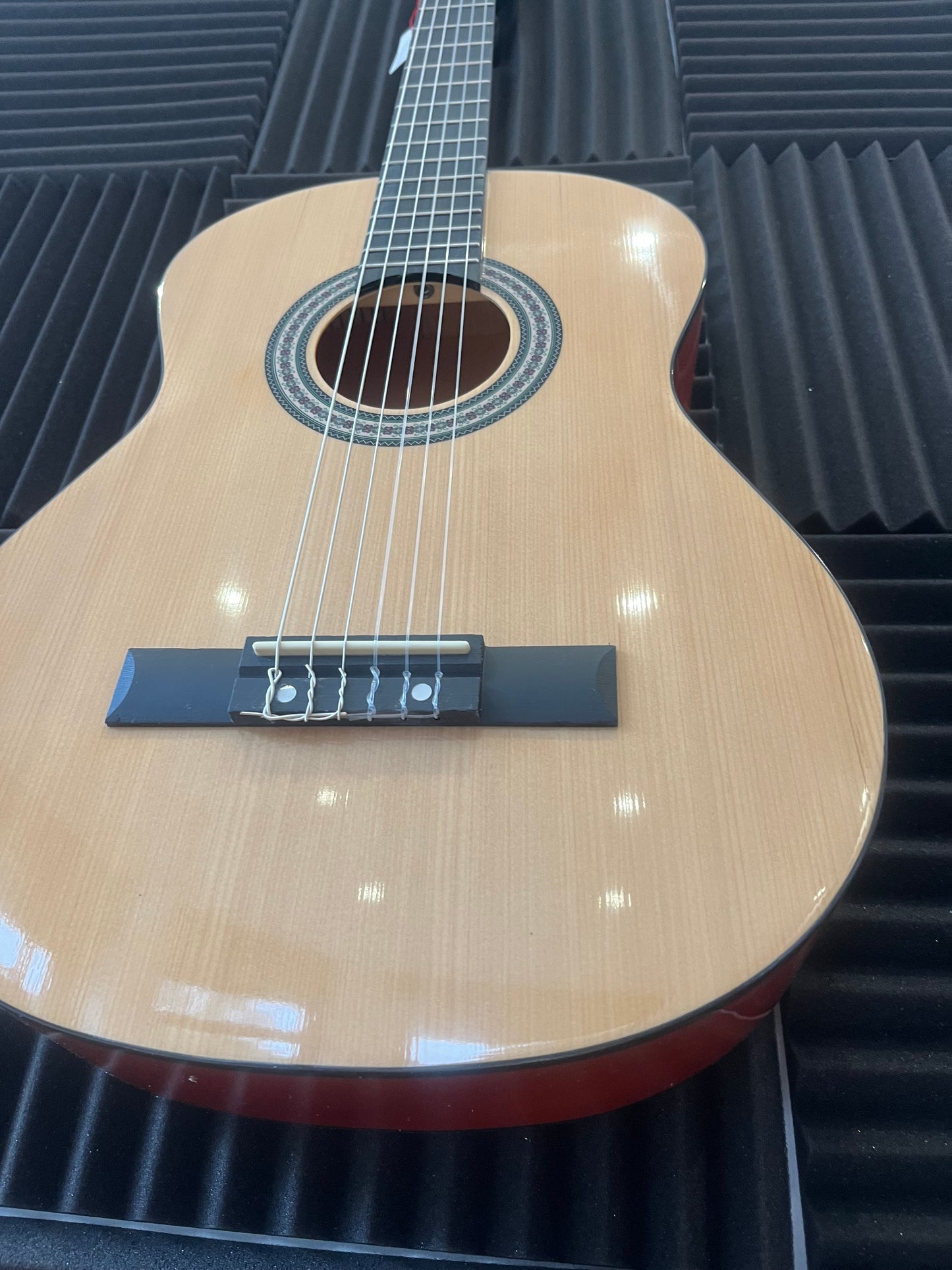 Children's Student Guitar. Soft strings and easy playability (3/4 size)