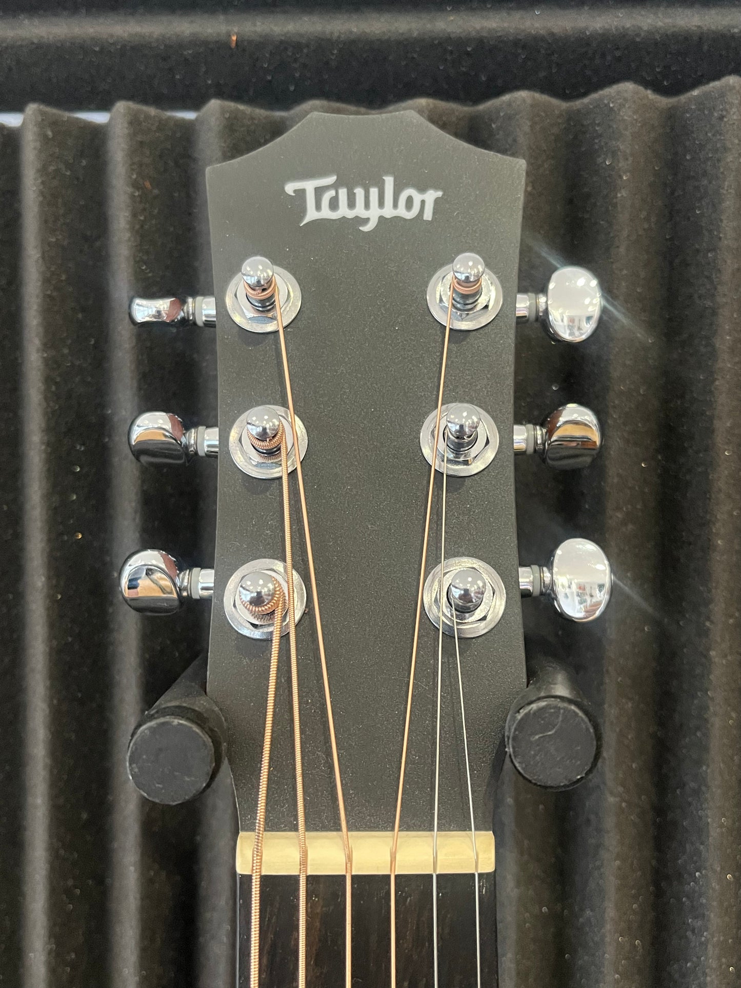 Baby Taylor BT2e Acoustic-Electric Guitar - MINT CONDITION