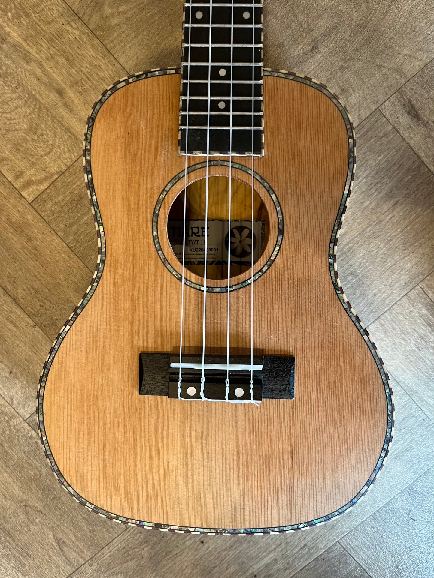 Concert Ukulele - Cedar top, Spalt Maple B&S